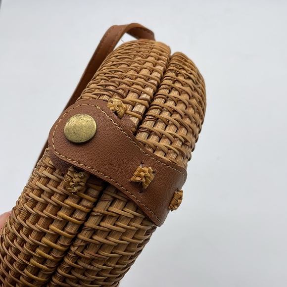Round Wicker Rattan Crossbody Purse - NWOT - Picture 3 of 6